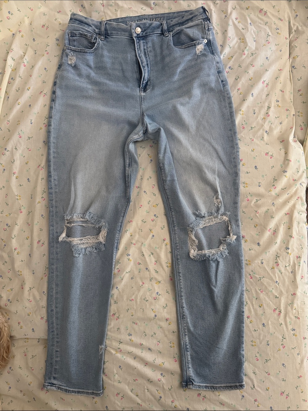 American Eagle Outfitters Light Blue High-Rise Distressed Jeans: 16 Long